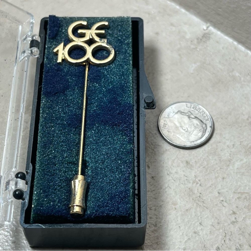 VINTAGE STICK PIN GENERAL ELECTRIC GE 100 GOLD TONE